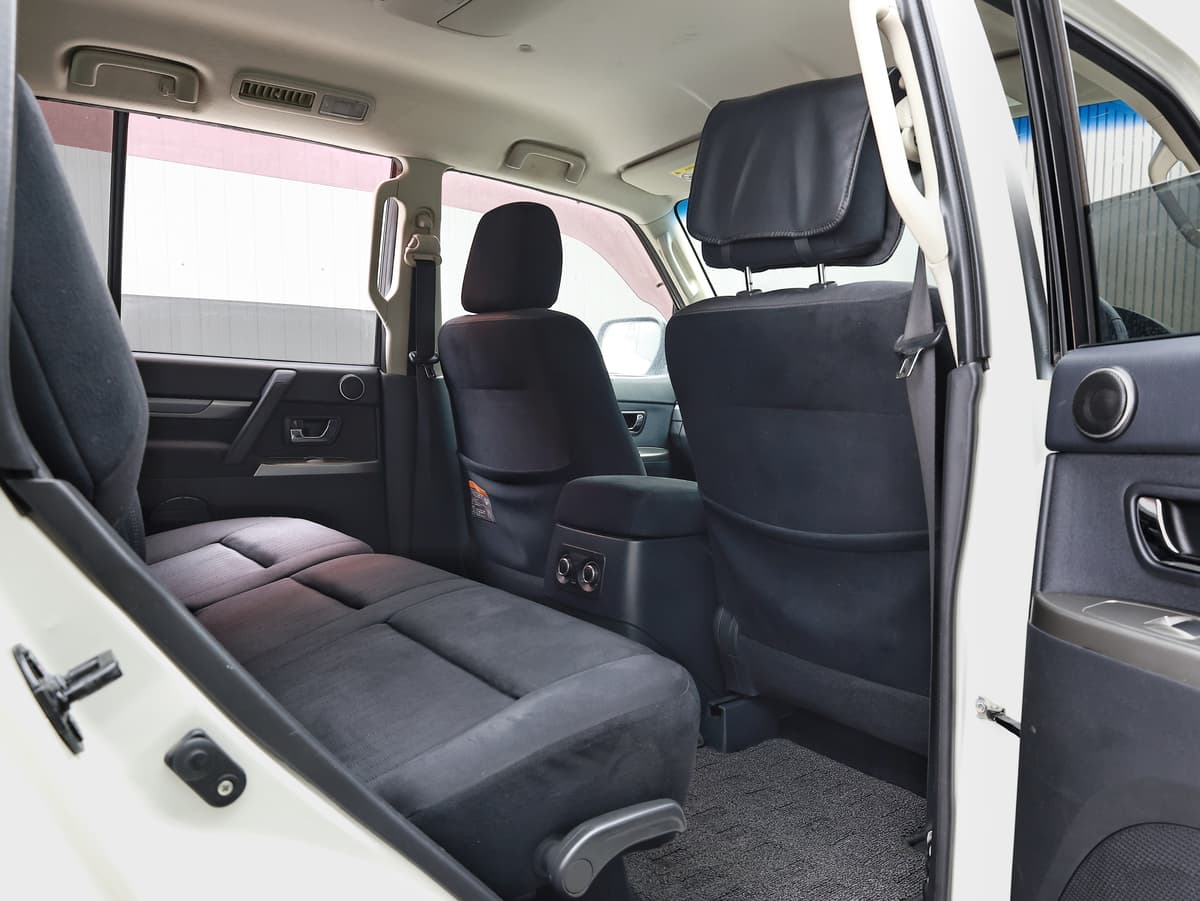 2012 Mitsubishi Pajero Exceed image-12