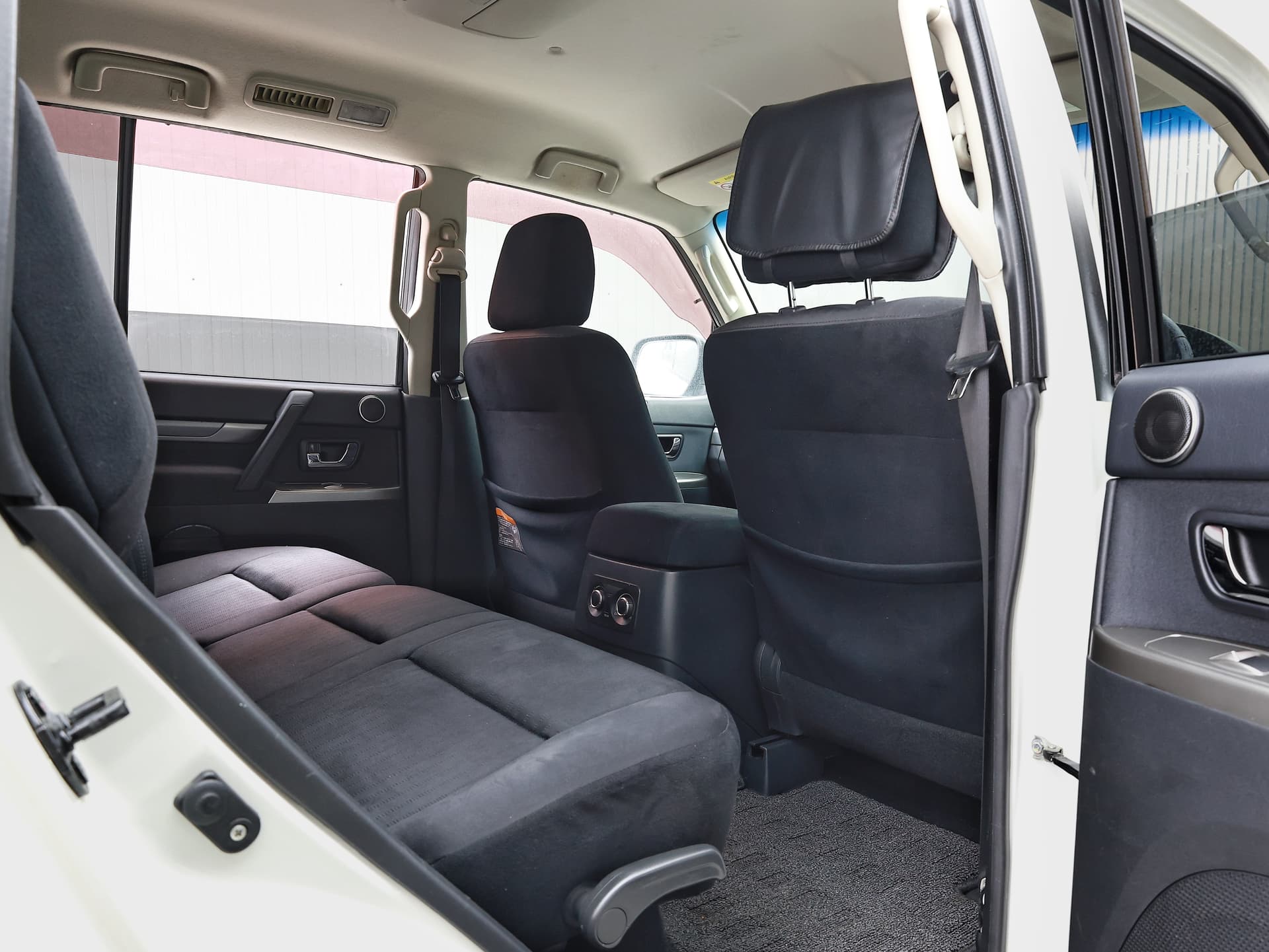 2012 Mitsubishi Pajero Exceed image-12