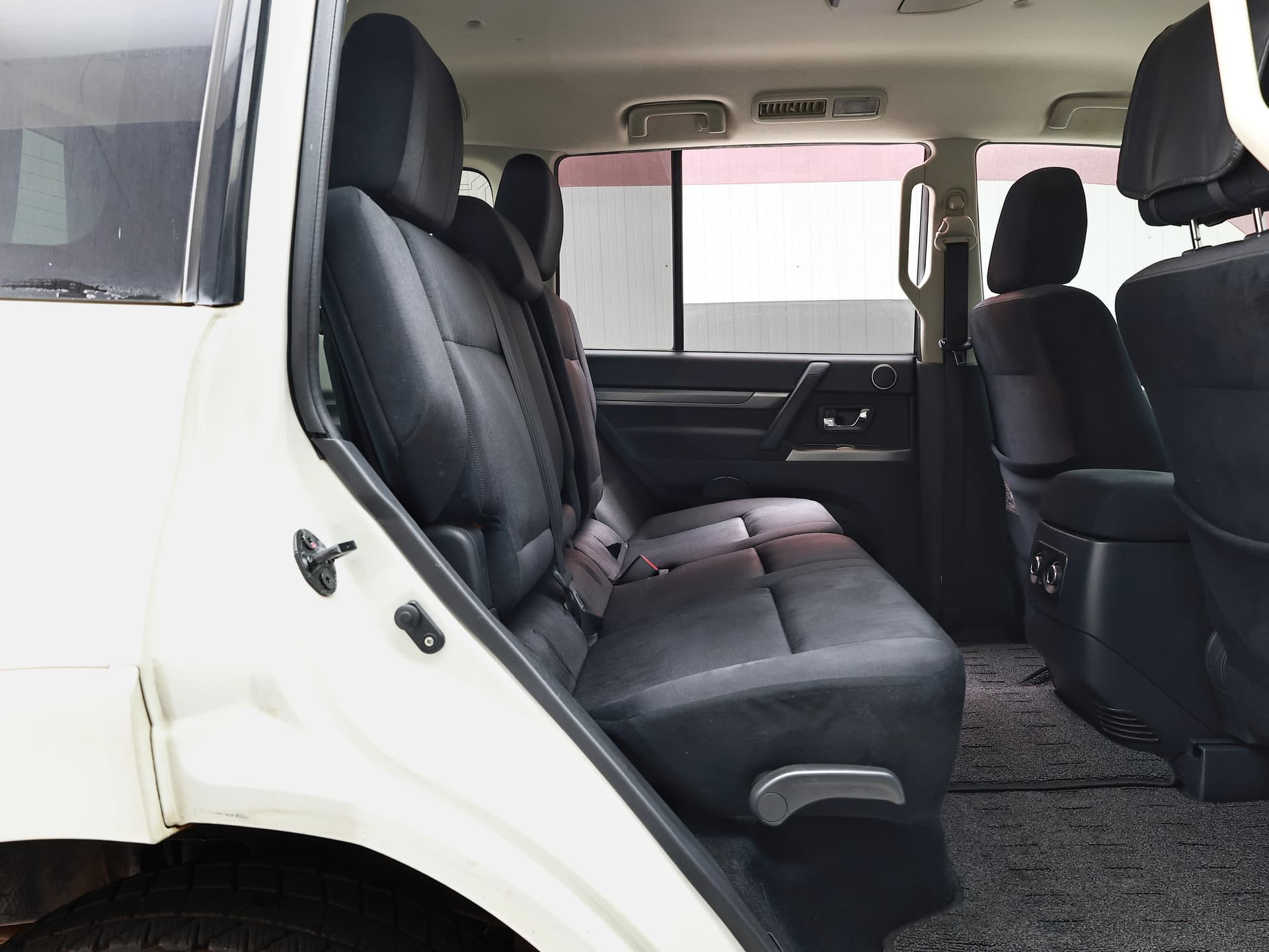 2012 Mitsubishi Pajero Exceed image-14