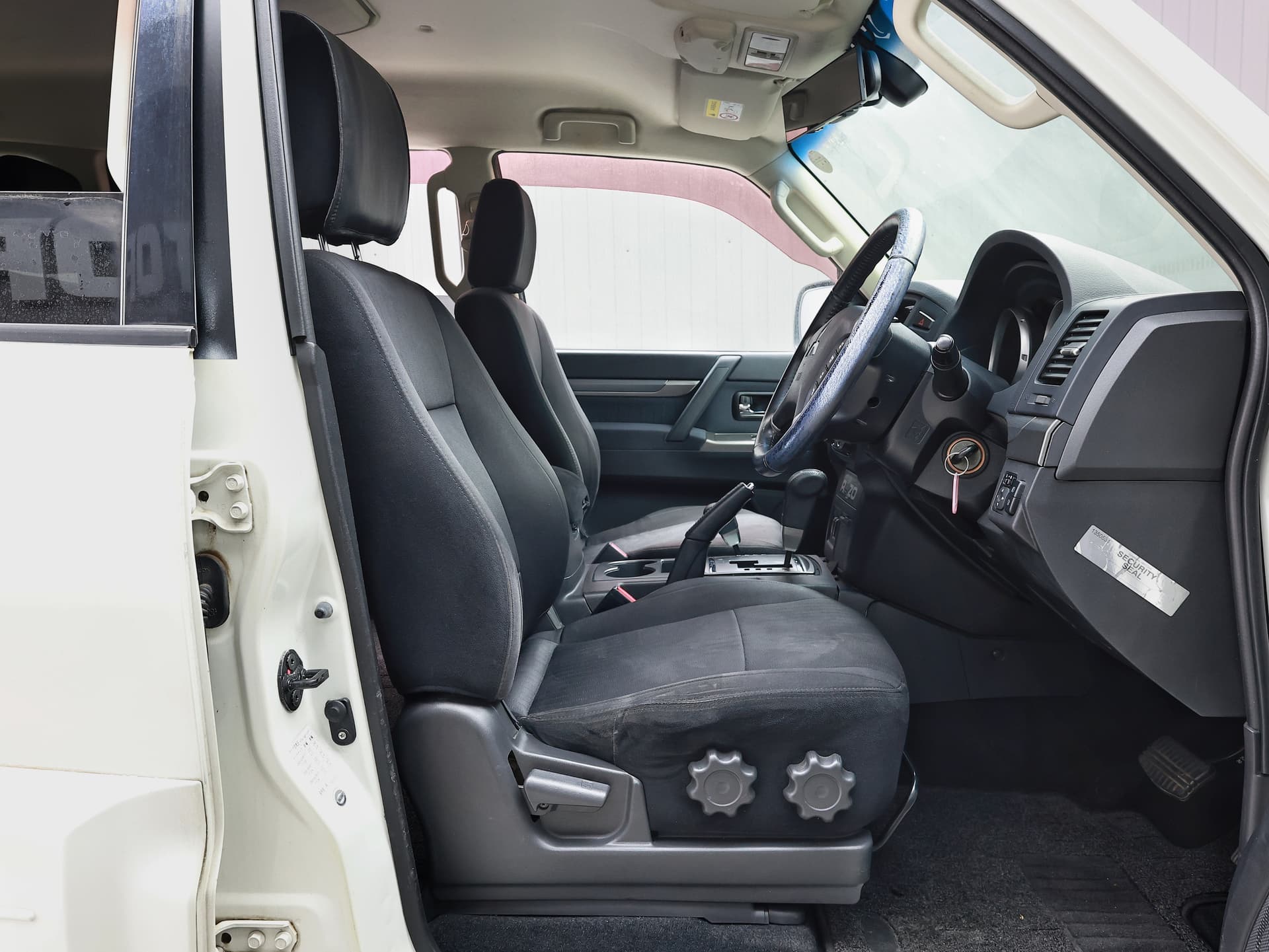 2012 Mitsubishi Pajero Exceed image-7