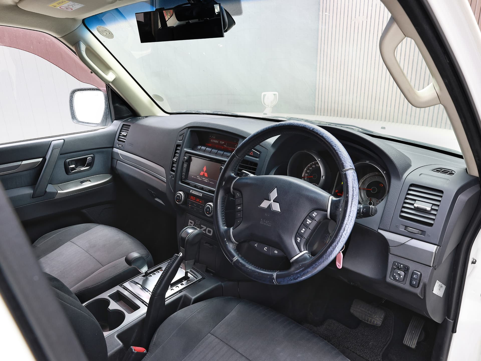 2012 Mitsubishi Pajero Exceed image-8