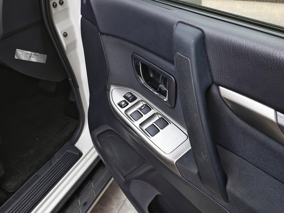2012 Mitsubishi Pajero Exceed image-13
