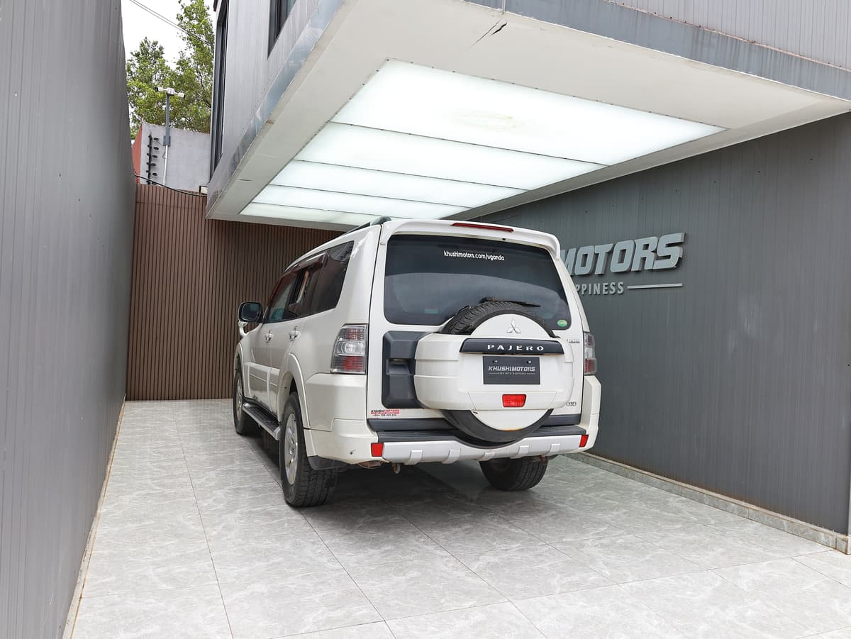 2012 Mitsubishi Pajero Exceed image-6