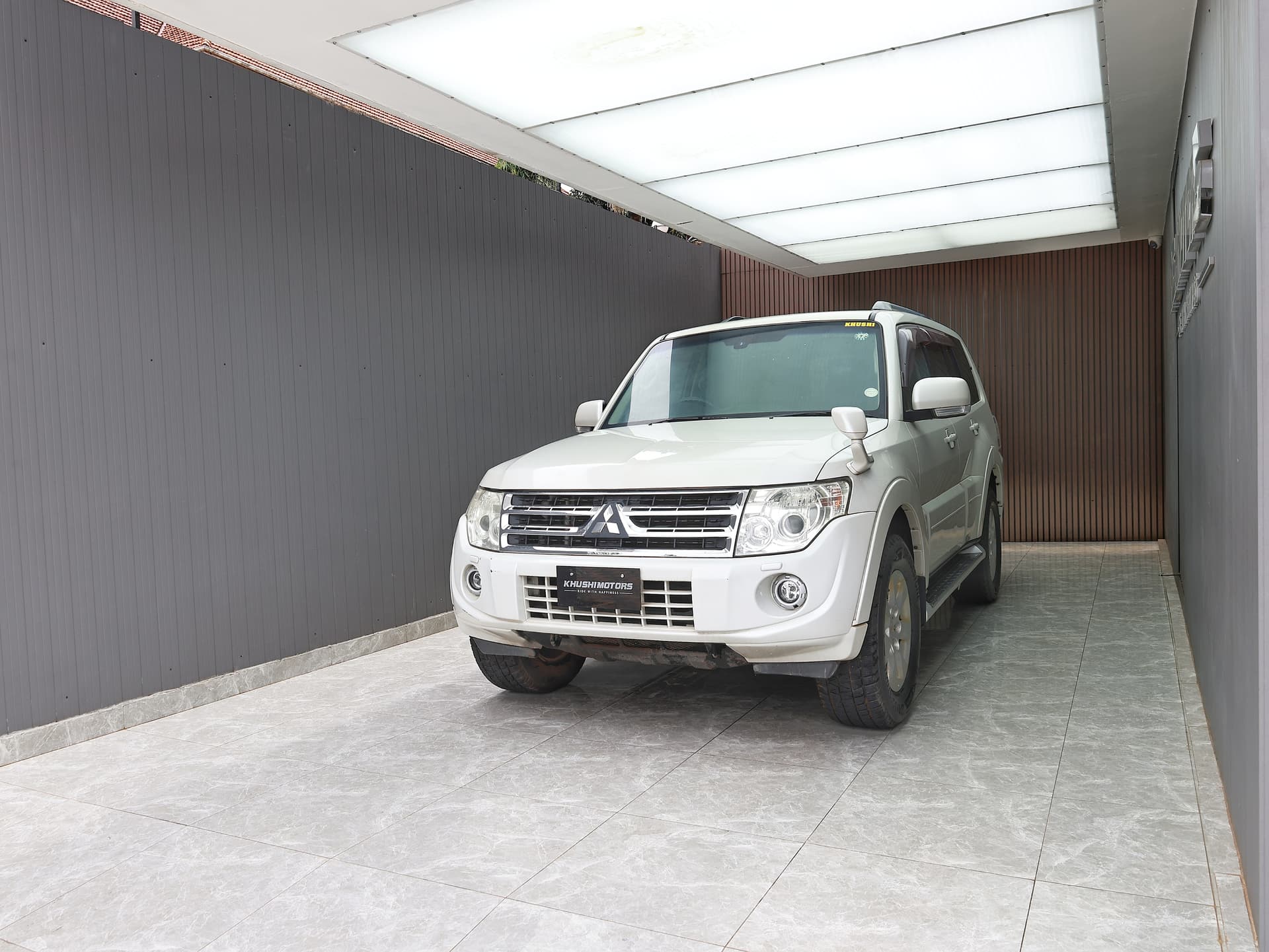 2012 Mitsubishi Pajero Exceed image-3