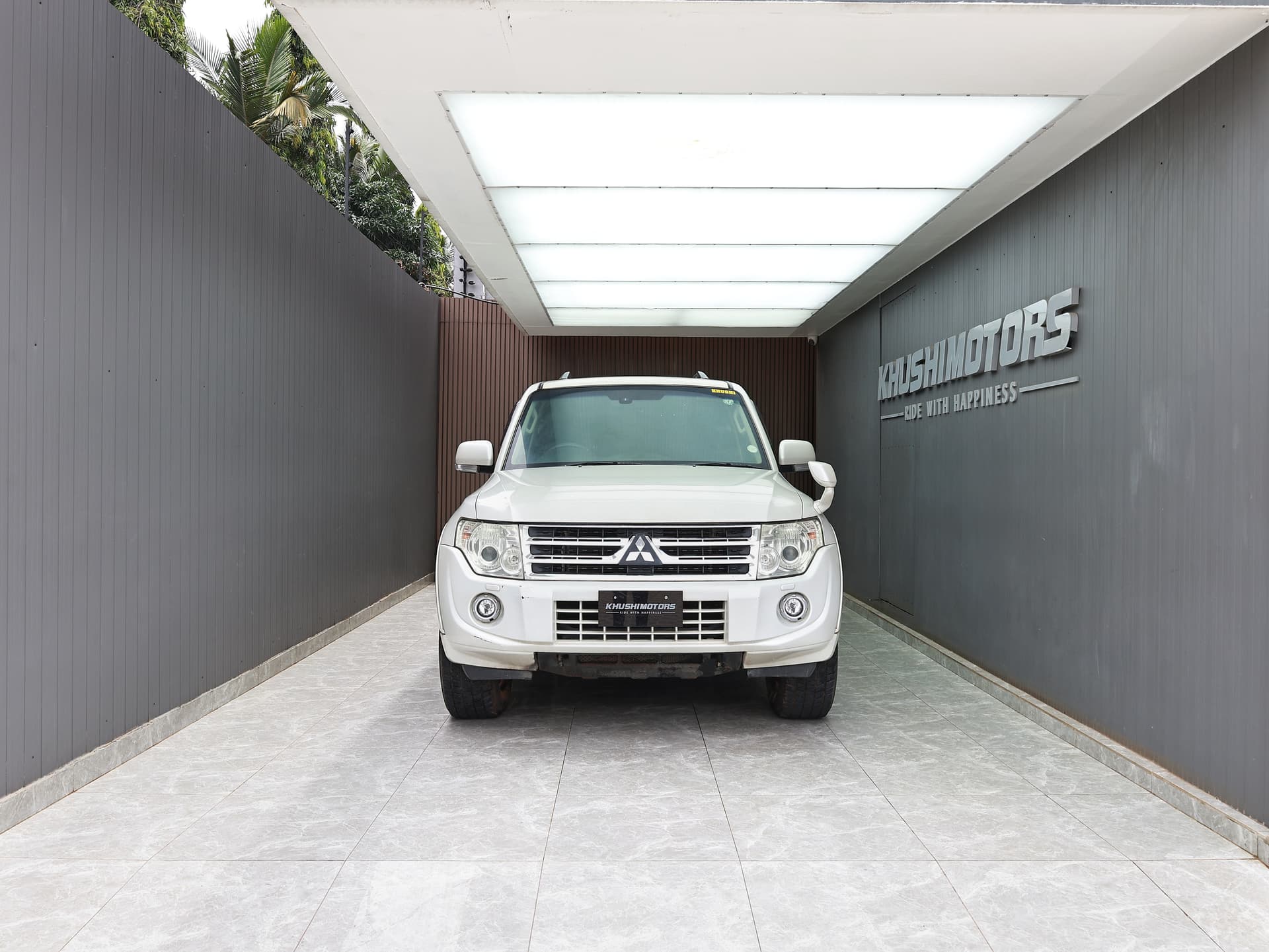 2012 Mitsubishi Pajero Exceed image-2
