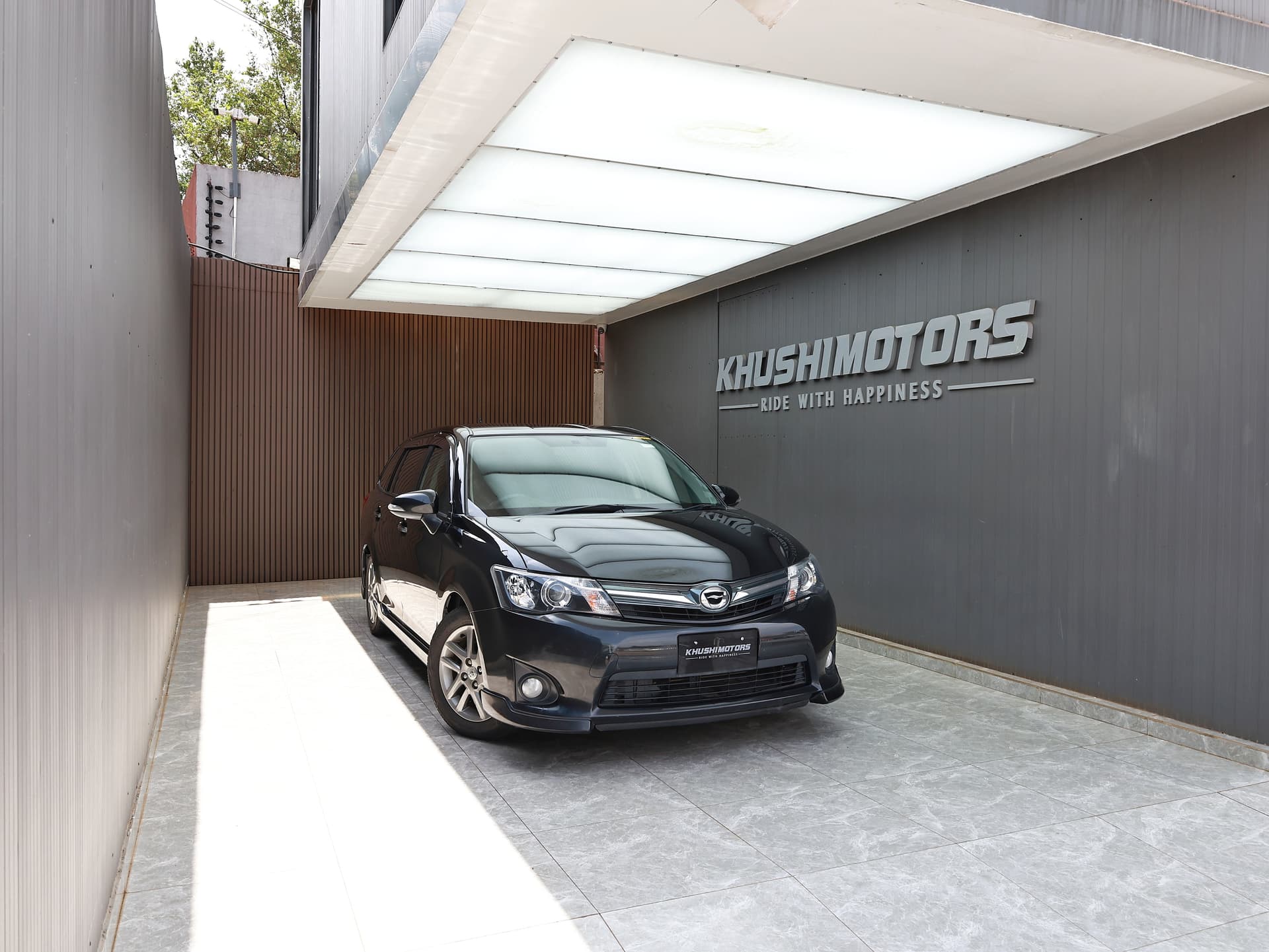 2013 Toyota Corolla Fielder 1.5G image-1