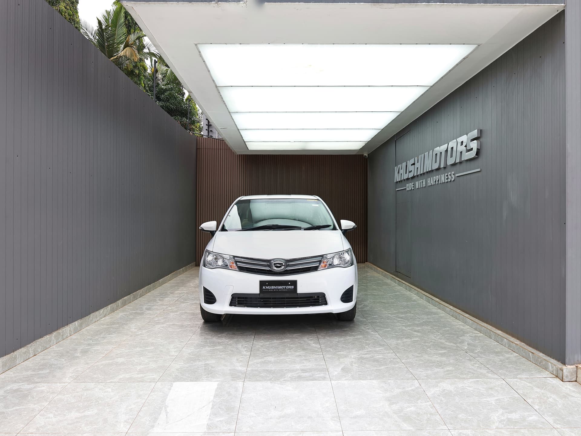 2013 Toyota Corolla Axio X image-1