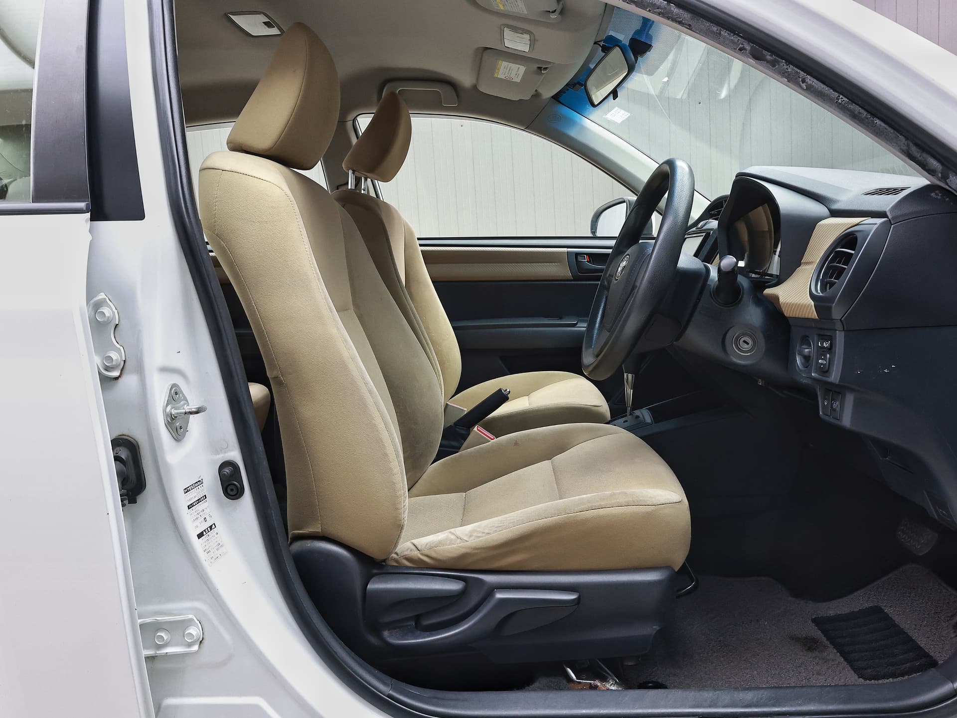 2013 Toyota Corolla Axio X image-8