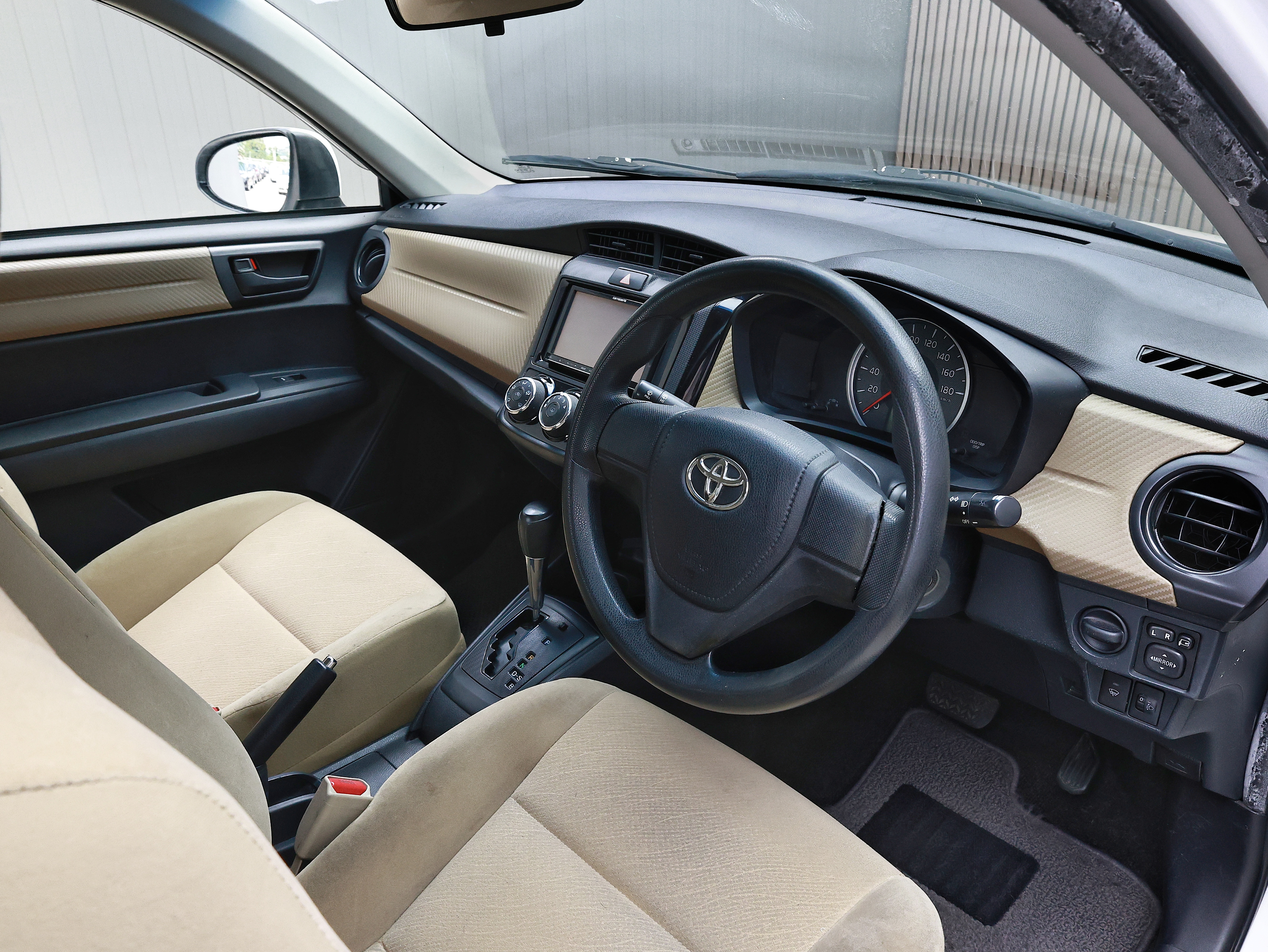 2013 Toyota Corolla Axio X image-9