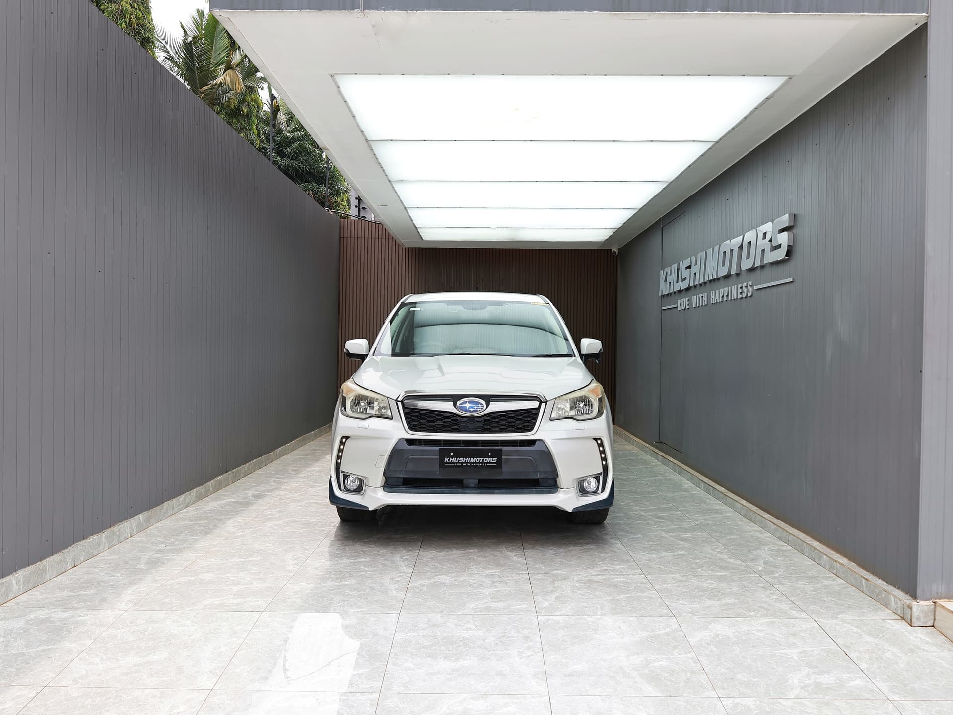 2013 Subaru Forester 2.0XT EYESIGHT image-2