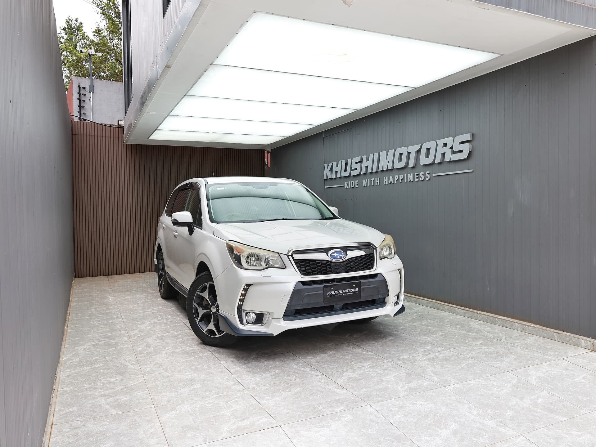 2013 Subaru Forester 2.0XT EYESIGHT image-1