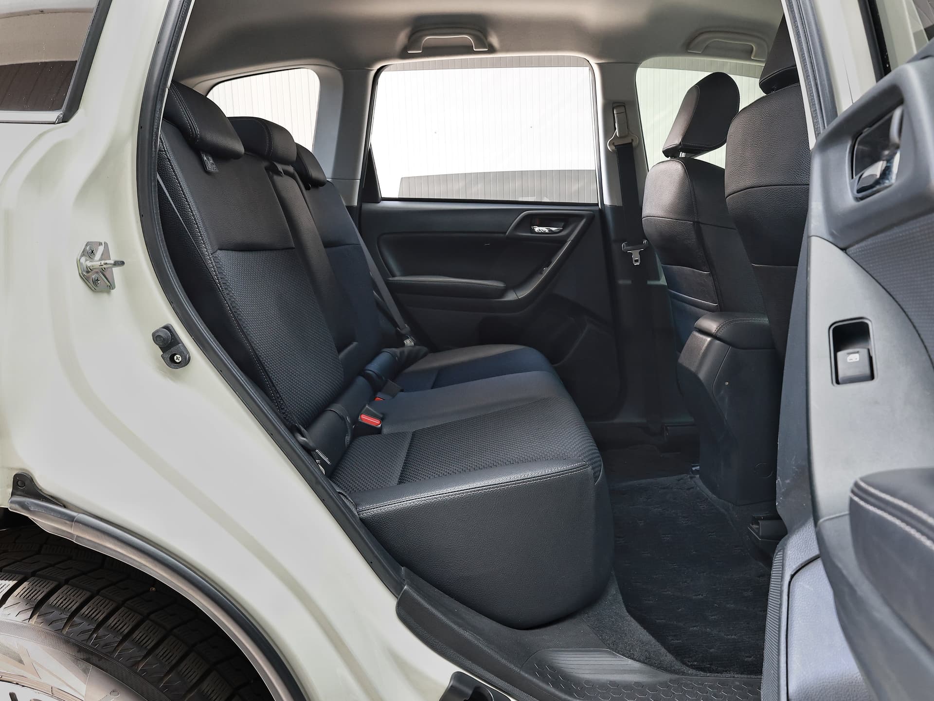 2013 Subaru Forester 2.0XT EYESIGHT image-11