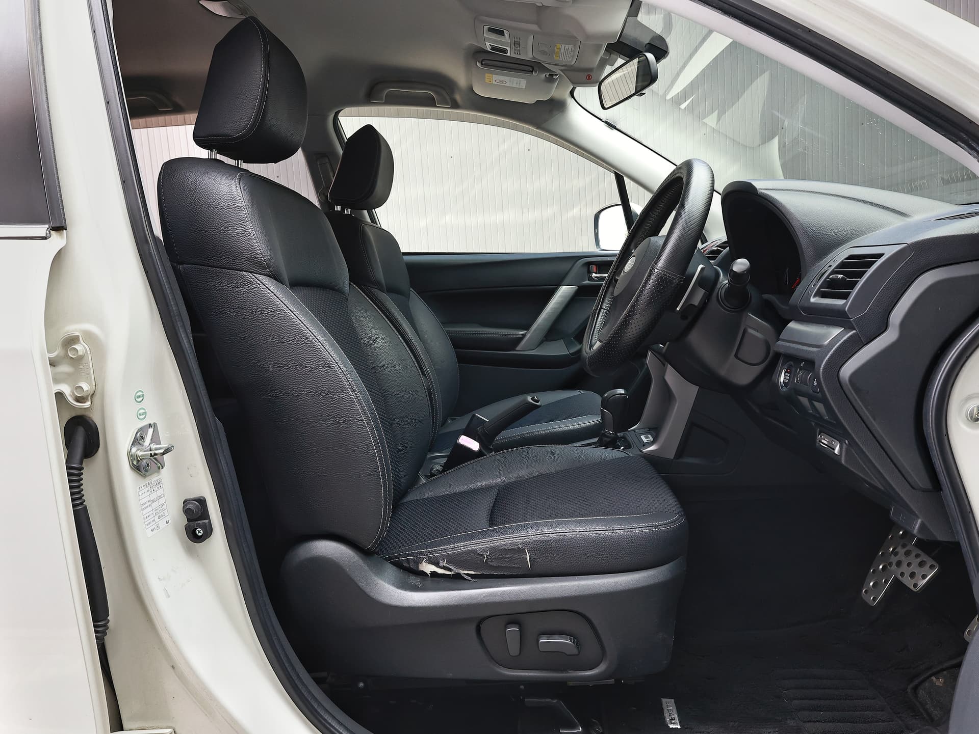2013 Subaru Forester 2.0XT EYESIGHT image-12