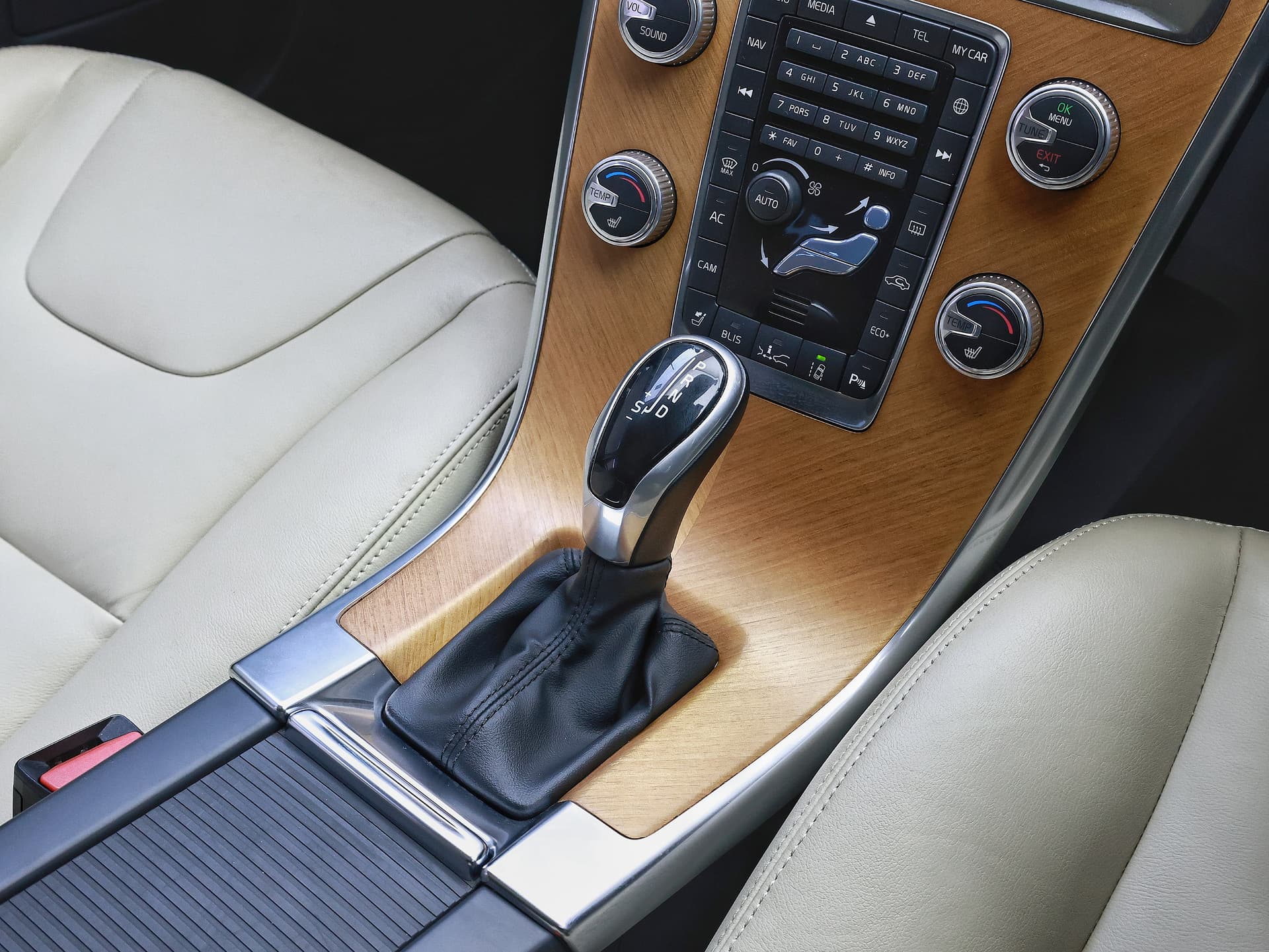 2017 Volvo XC60 D4 Classic image-8