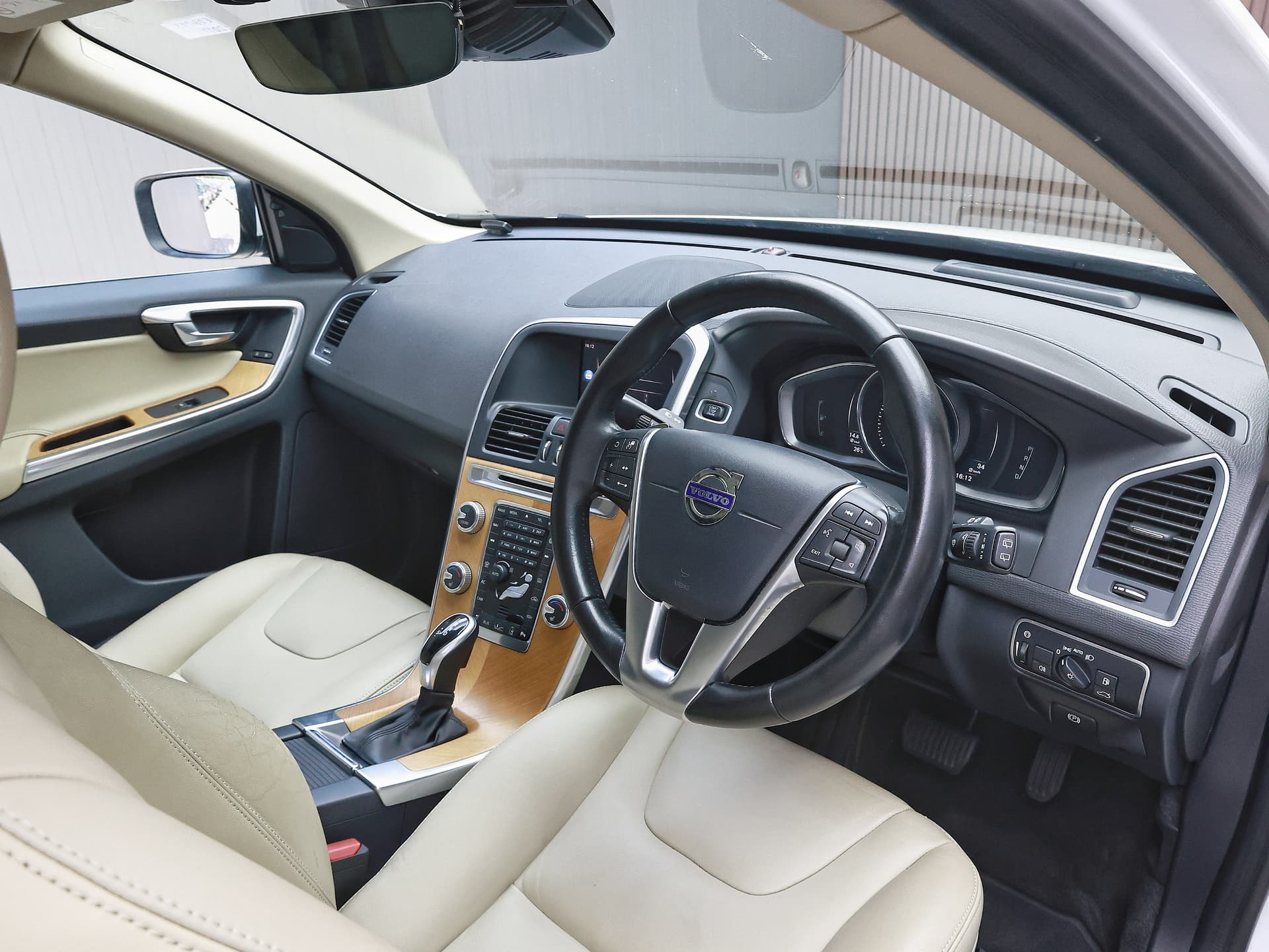 2017 Volvo XC60 D4 Classic image-11
