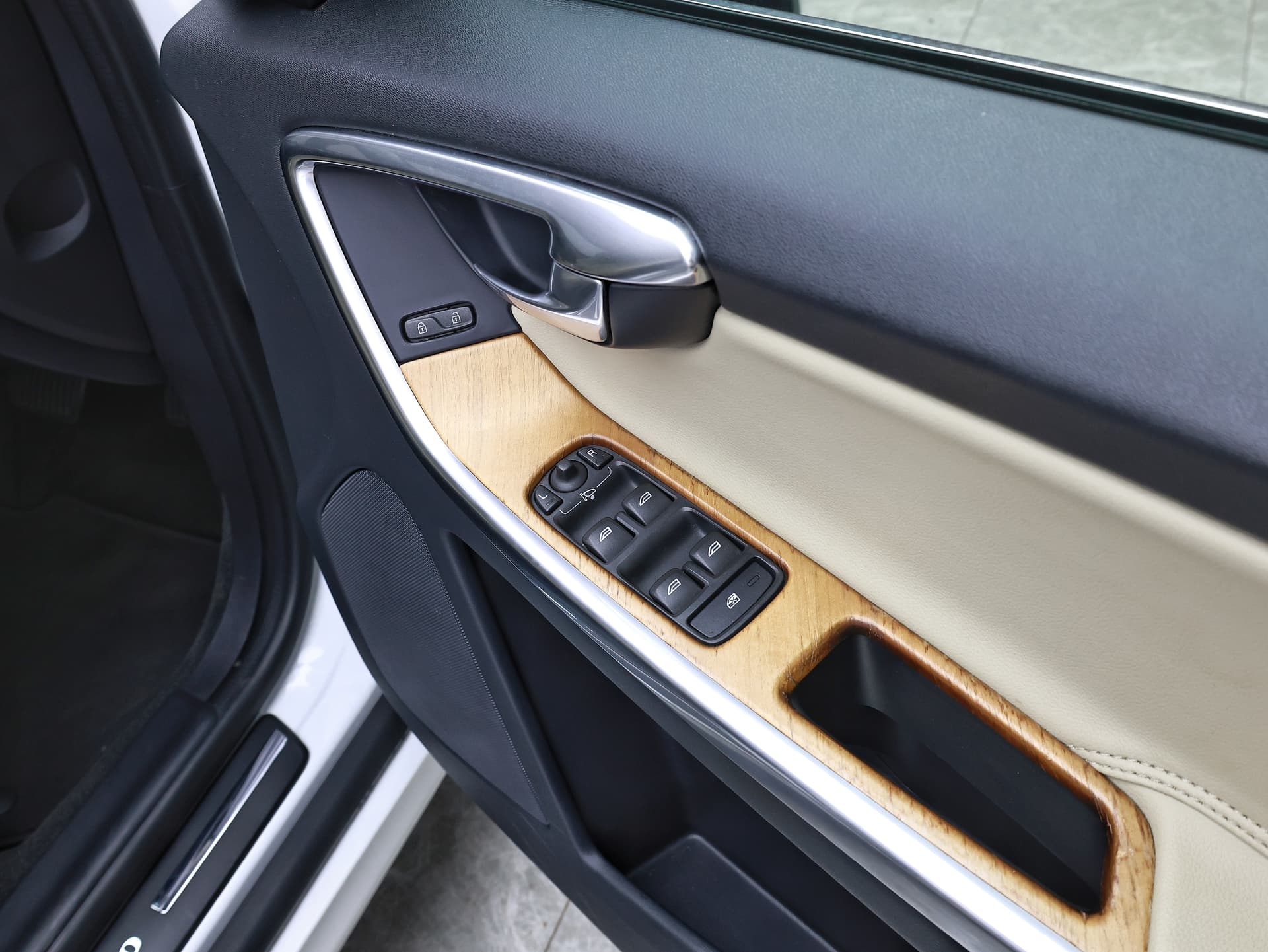 2017 Volvo XC60 D4 Classic image-10
