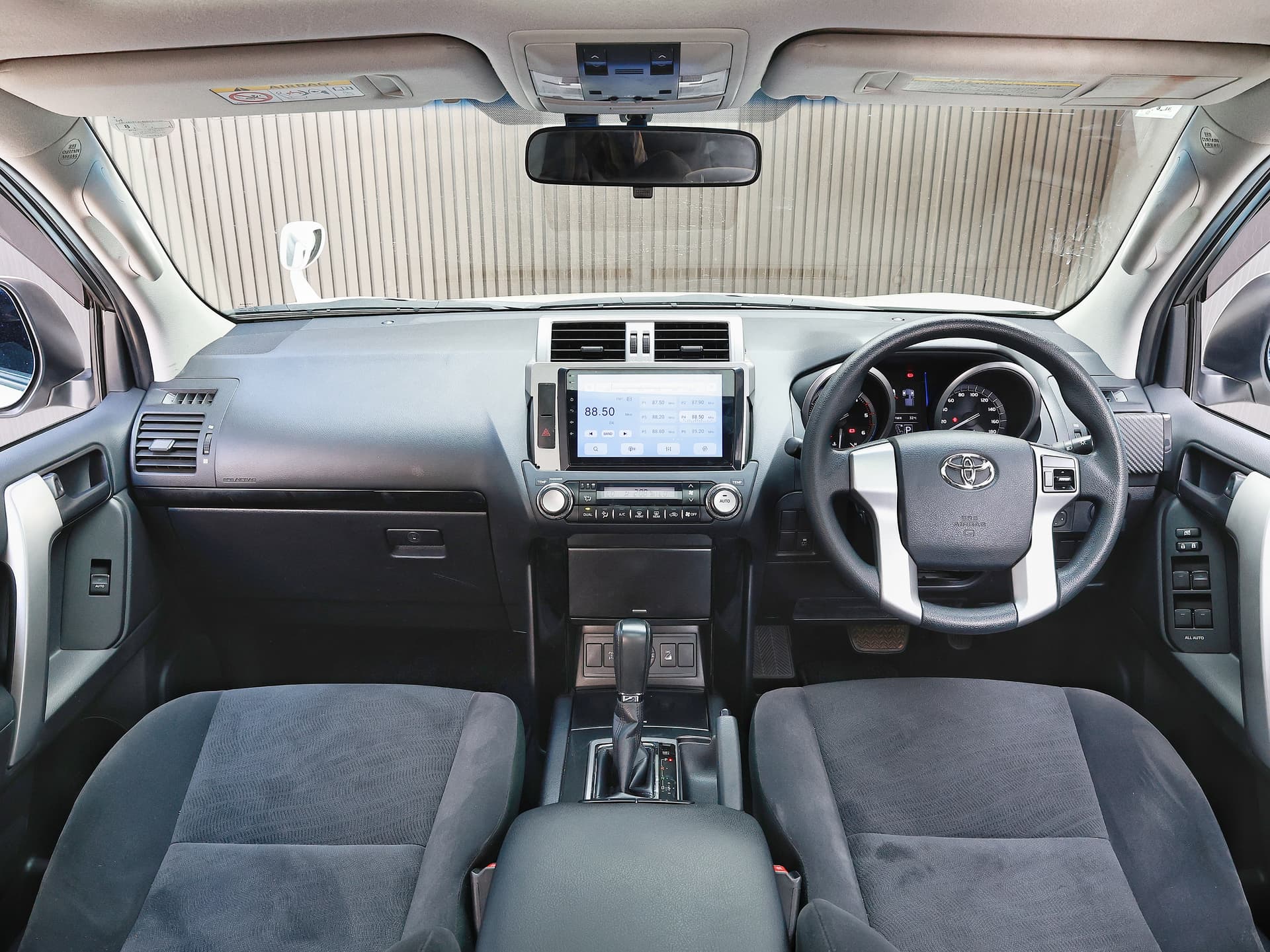 2017 Toyota Land Cruiser Prado 4WD TX image-9