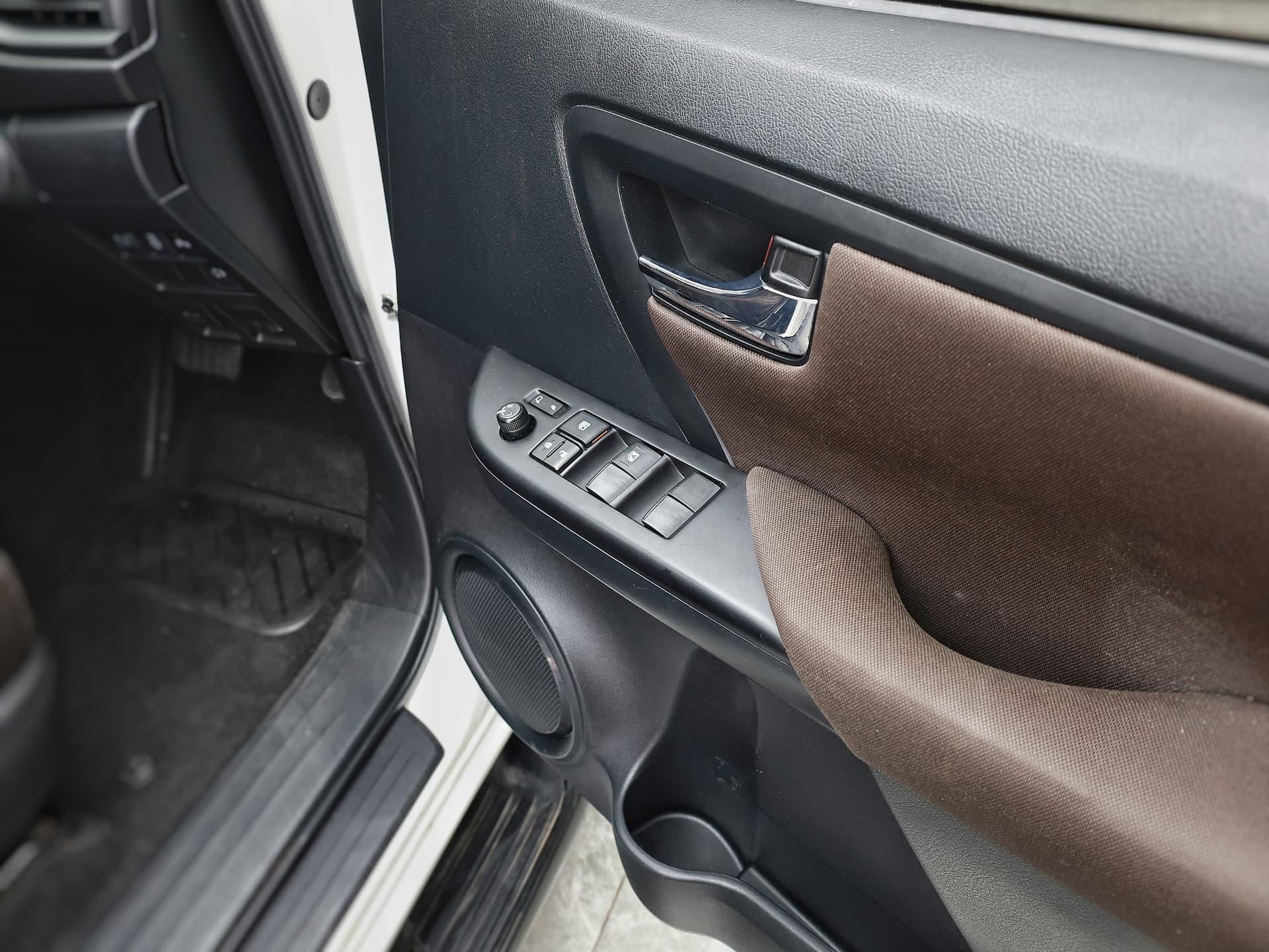 2020 Toyota Fortuner 2.8 4WD image-11