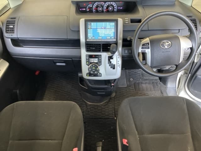 2012 Toyota Noah image-4