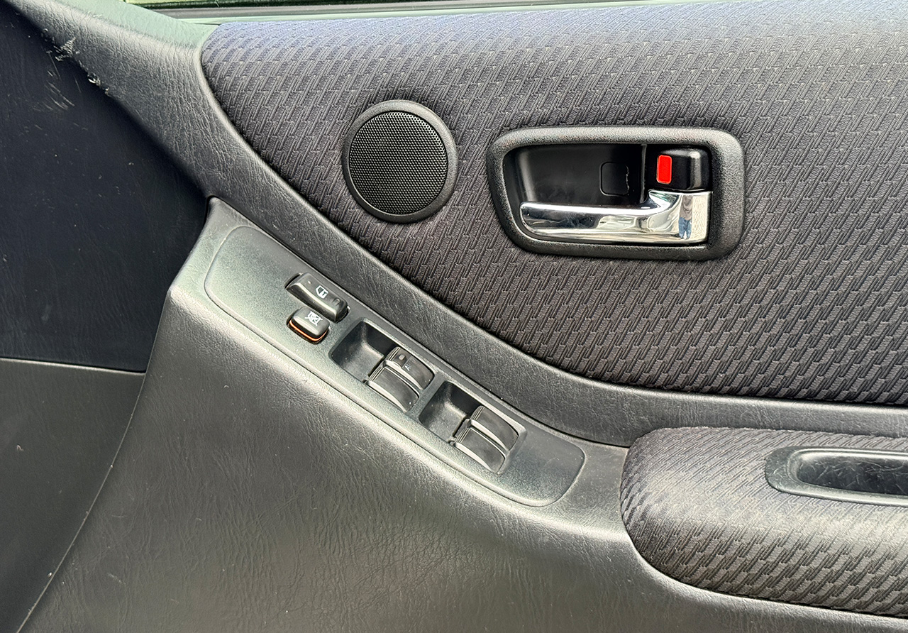 2005 Toyota Kluger image-11