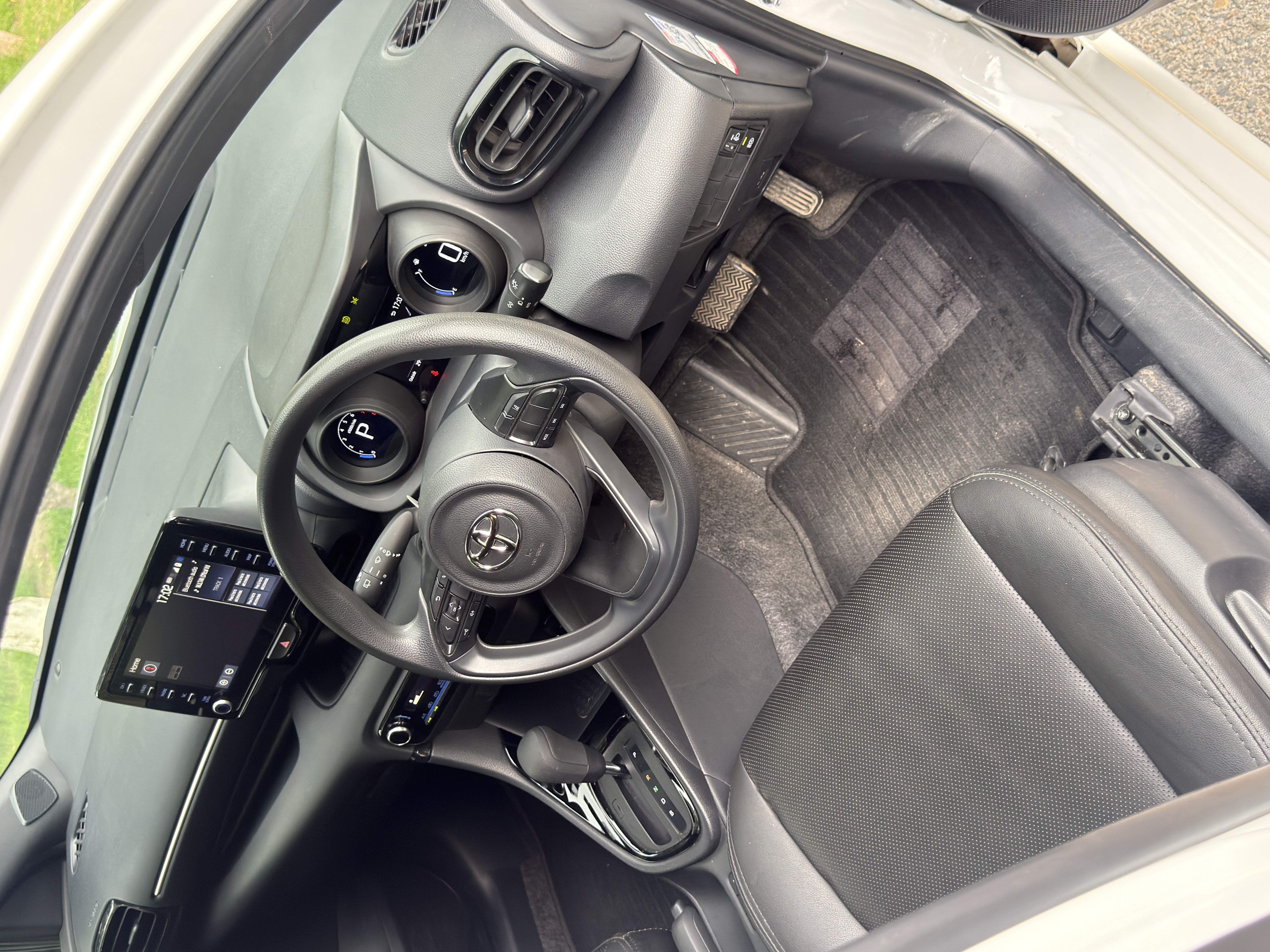2023 Toyota Yaris G image-9