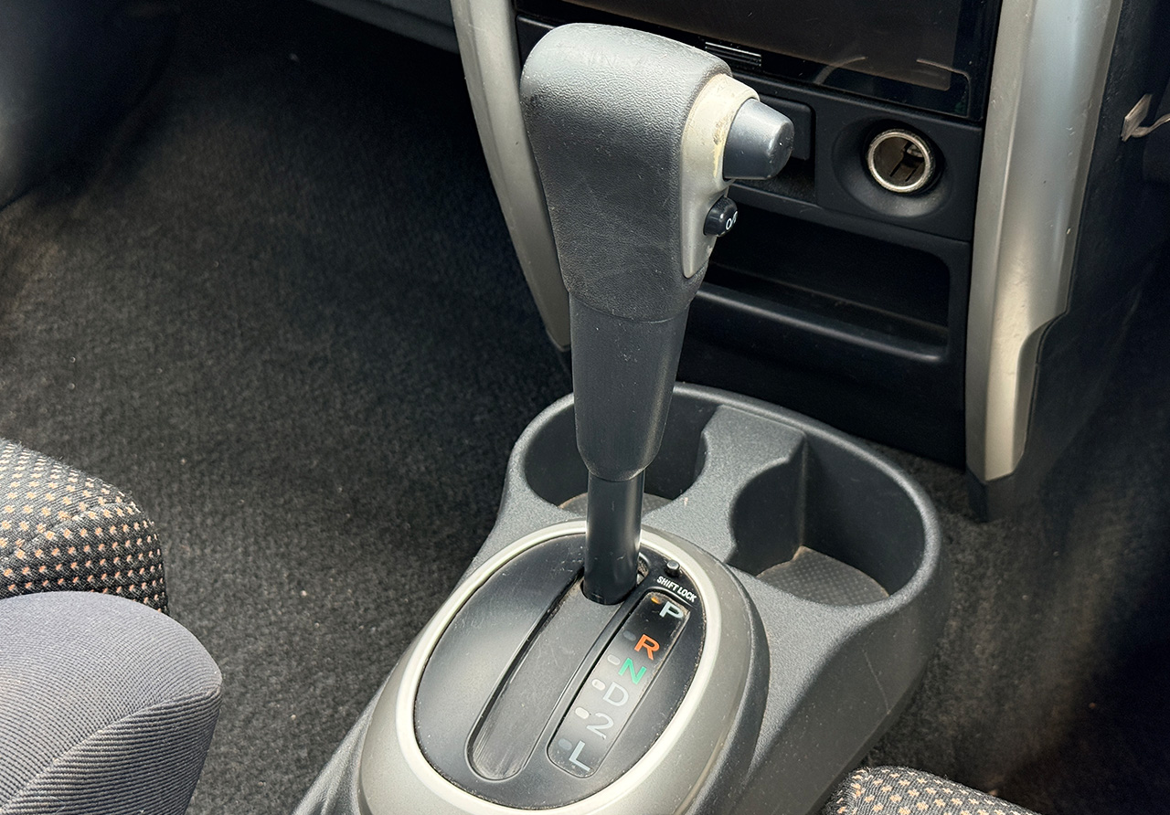 2003 Toyota IST S L EDITION image-12