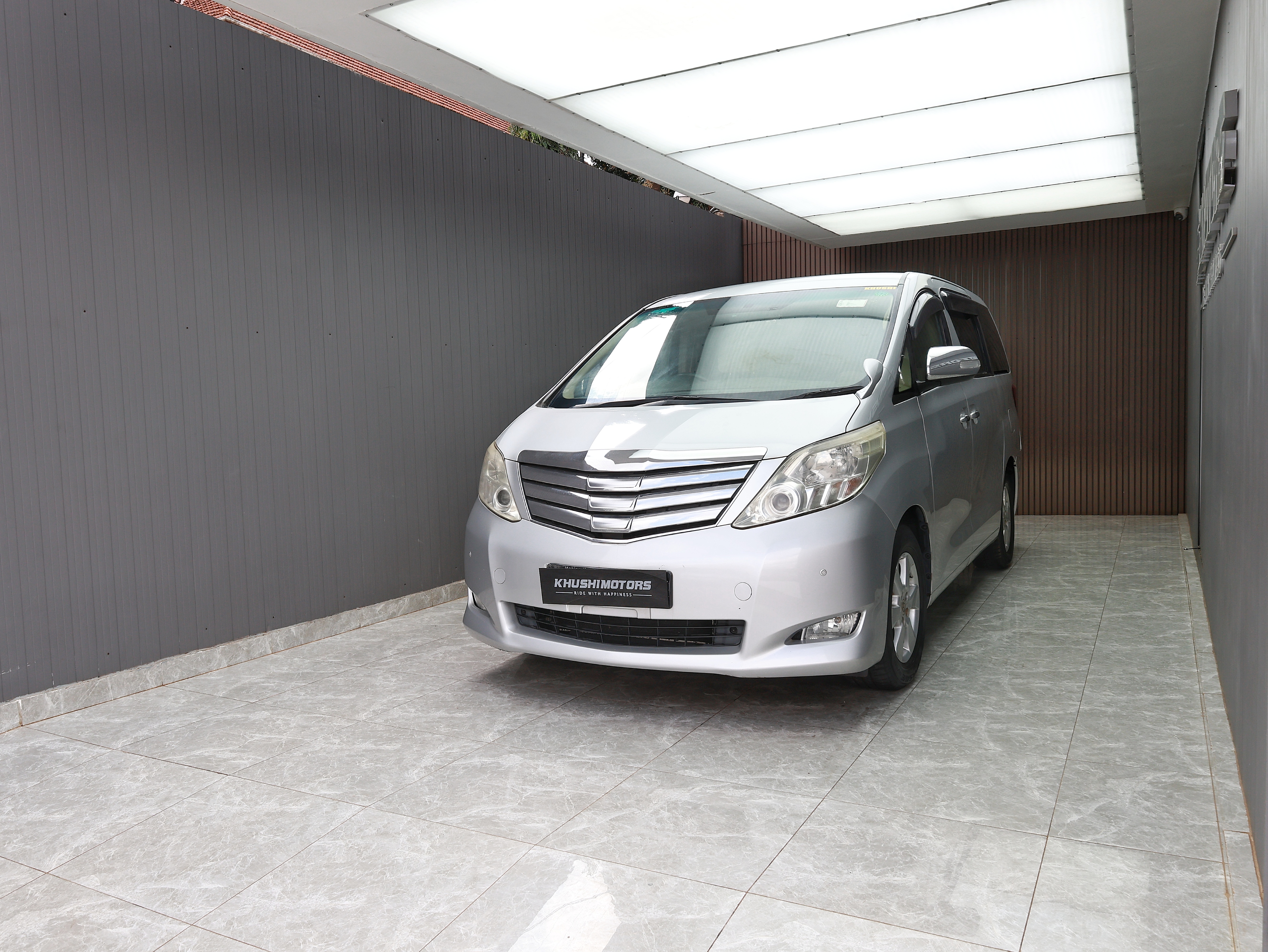 2010 Toyota Alphard 240X image-3