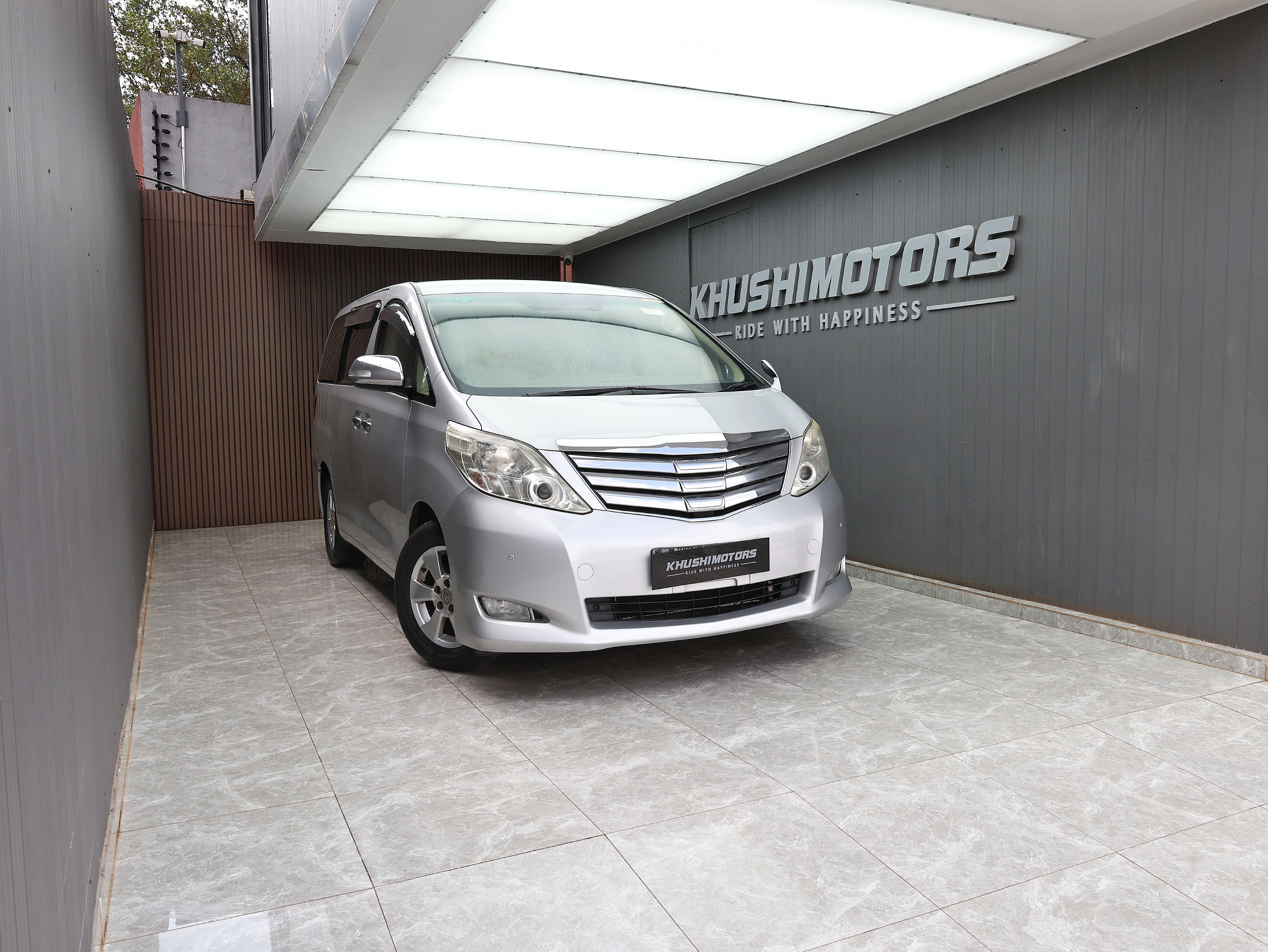 2010 Toyota Alphard 240X image-1