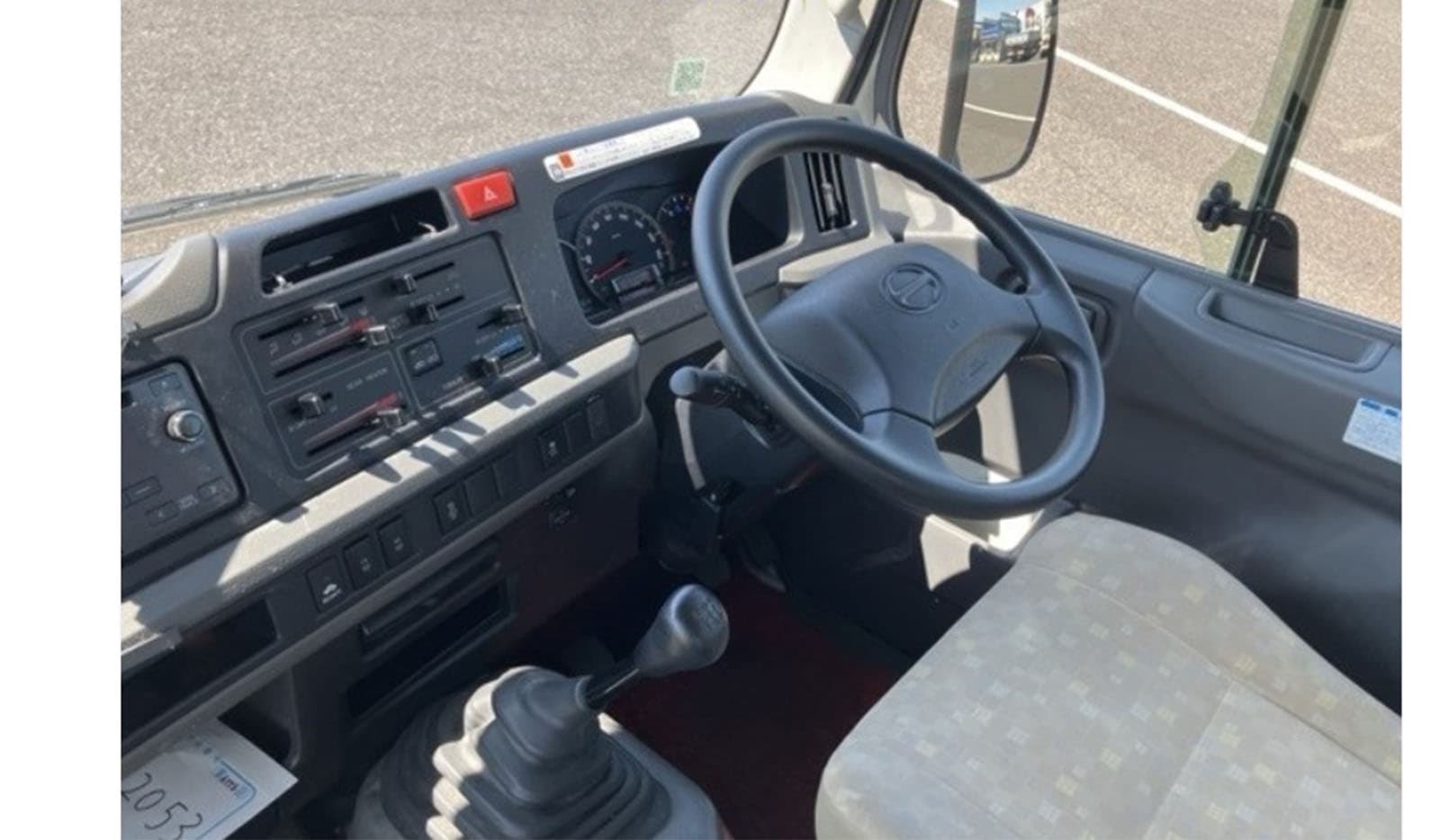 2019 Hino Liesse Ii 2-Door Bus image-4