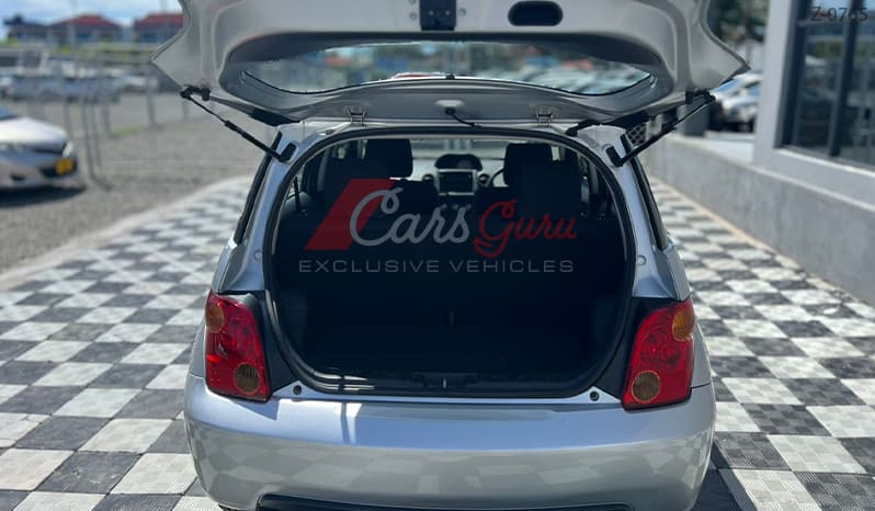 2002 Toyota IST image-8