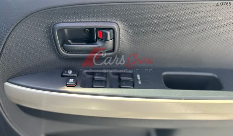 2002 Toyota IST image-9