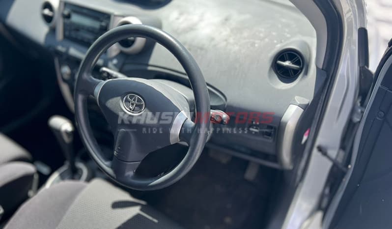 2002 Toyota IST image-17