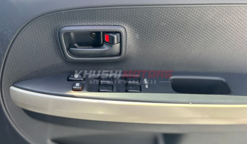 2002 Toyota IST image-19
