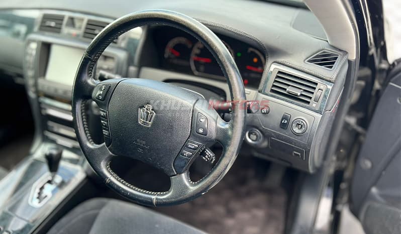 2005 Toyota Crown image-19