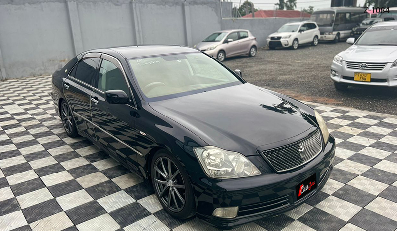 2005 Toyota Crown image-10