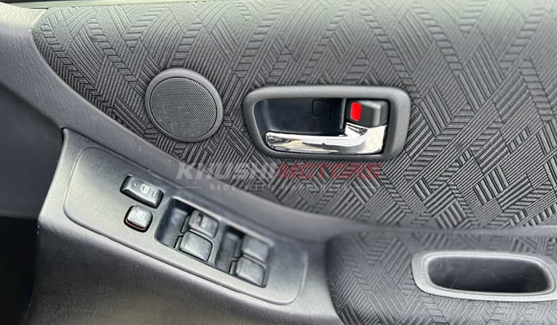 2001 Toyota Kluger image-13