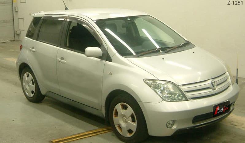 2002 Toyota IST image-2