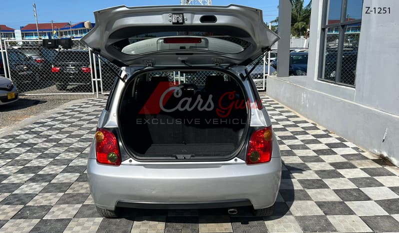 2002 Toyota IST image-8