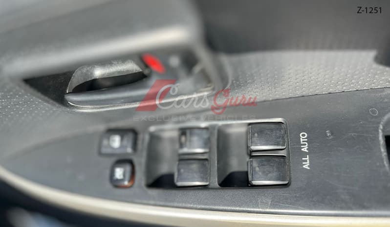2002 Toyota IST image-10