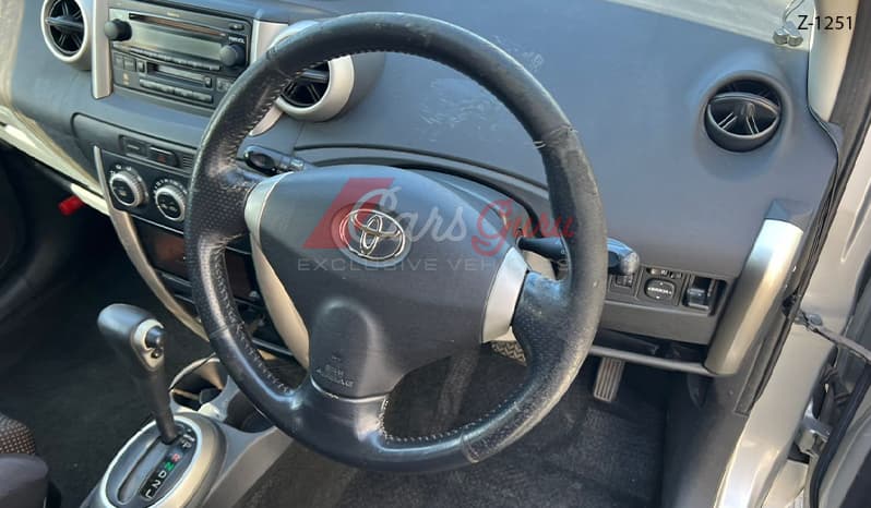 2002 Toyota IST image-11