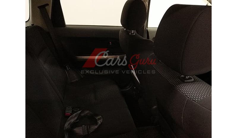 2002 Toyota IST image-7