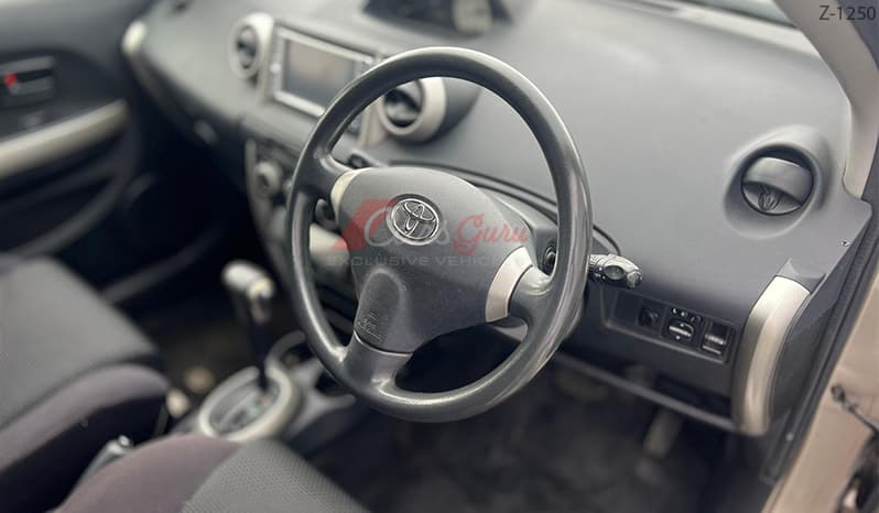 2002 Toyota IST image-8