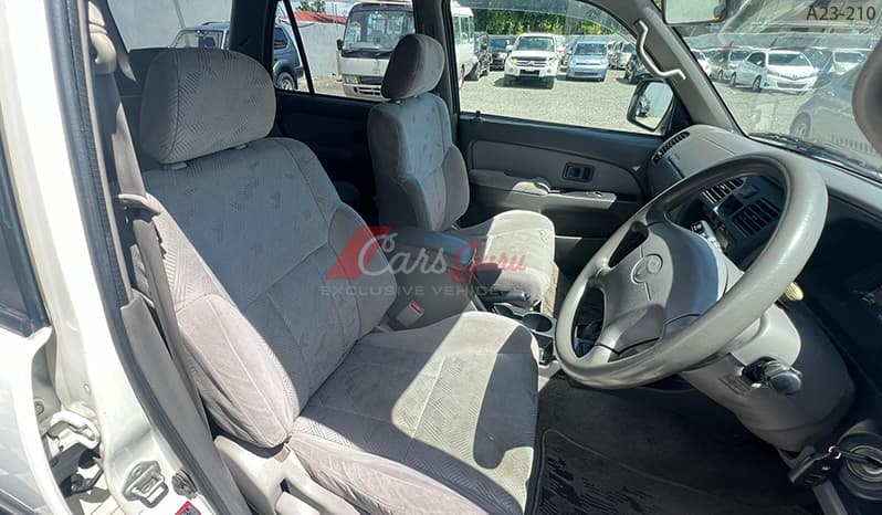 2001 Toyota Hilux Surf image-17