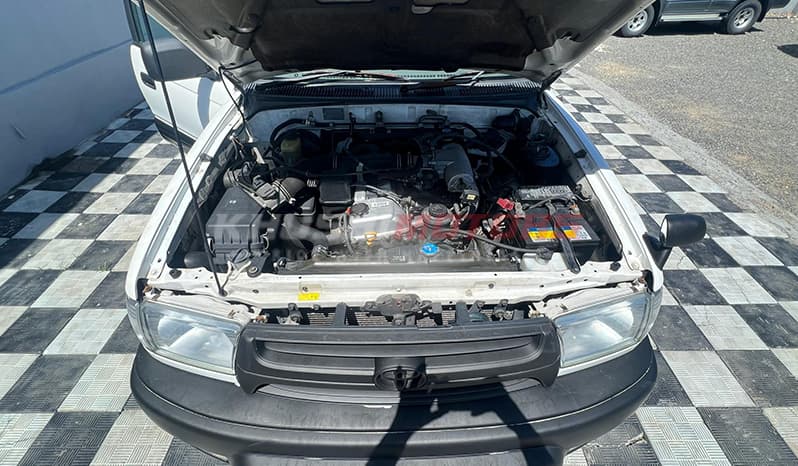 2001 Toyota Hilux Surf image-21