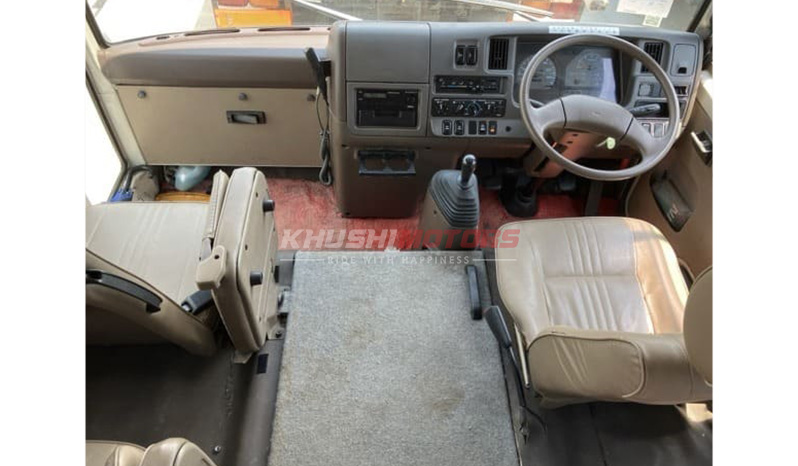 1992 Nissan Civilian image-5