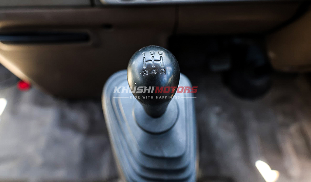 1992 Nissan Civilian image-13