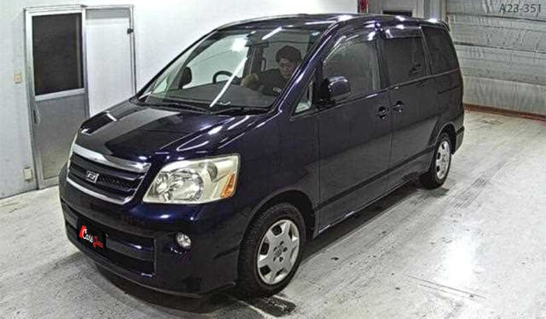 2005 Toyota Noah image-4