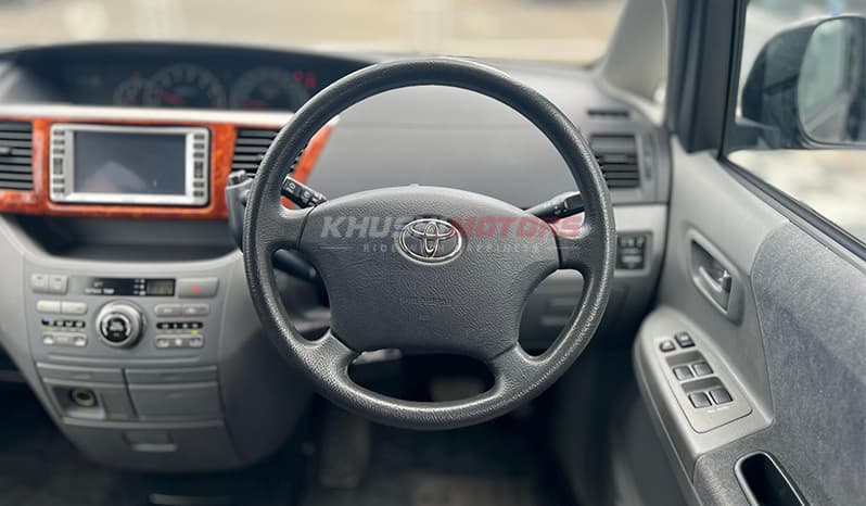 2005 Toyota Noah image-7