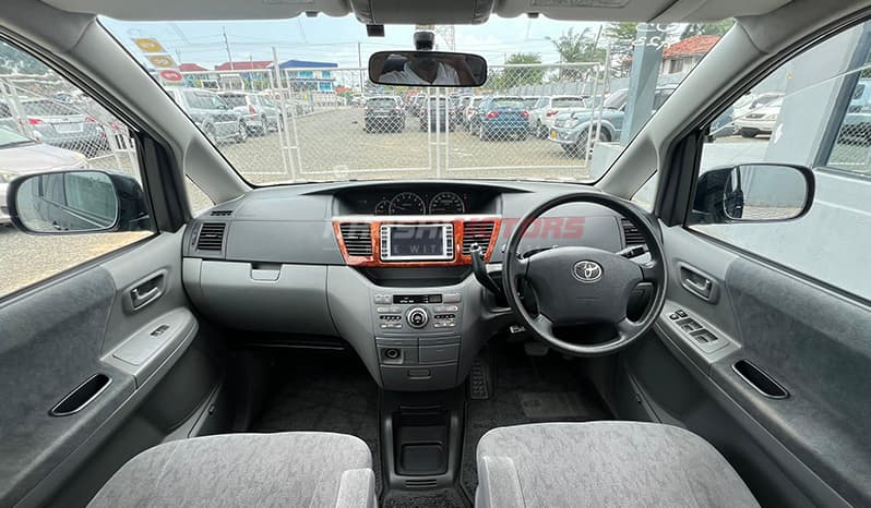 2005 Toyota Noah image-8