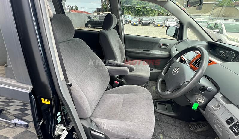 2005 Toyota Noah image-10